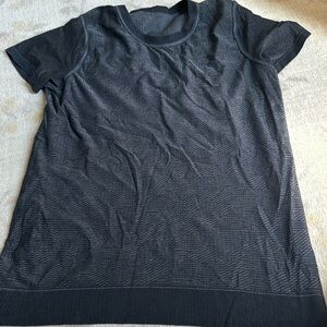 Lulu lemon tee